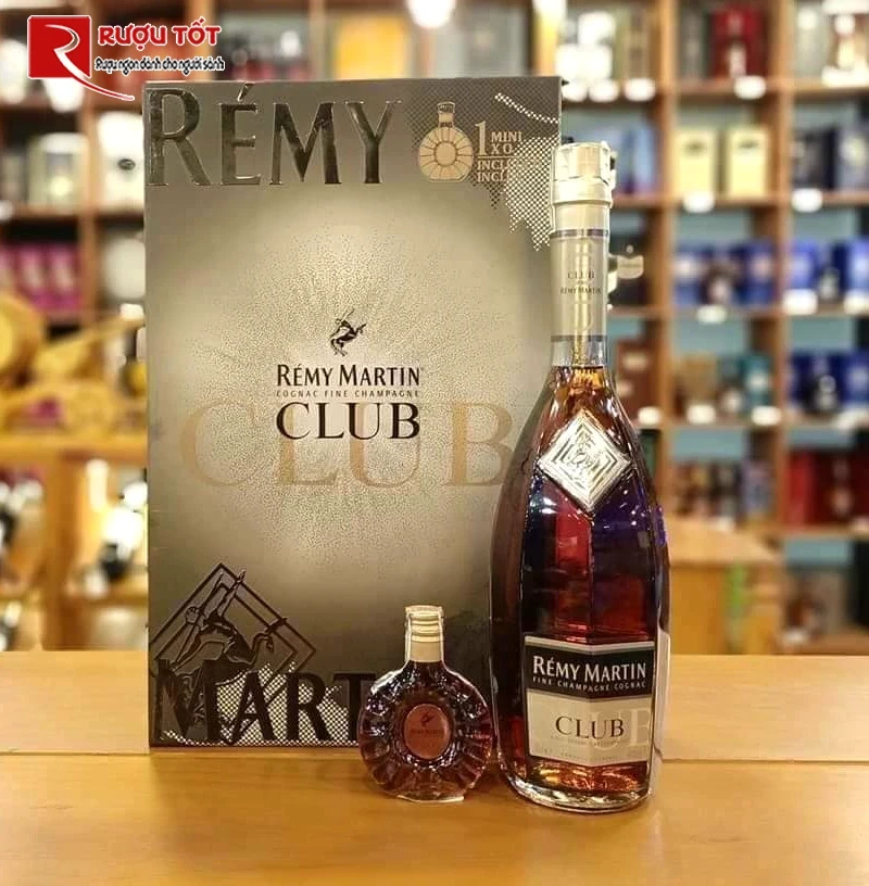 Rượu Remy Martin Club 700ml