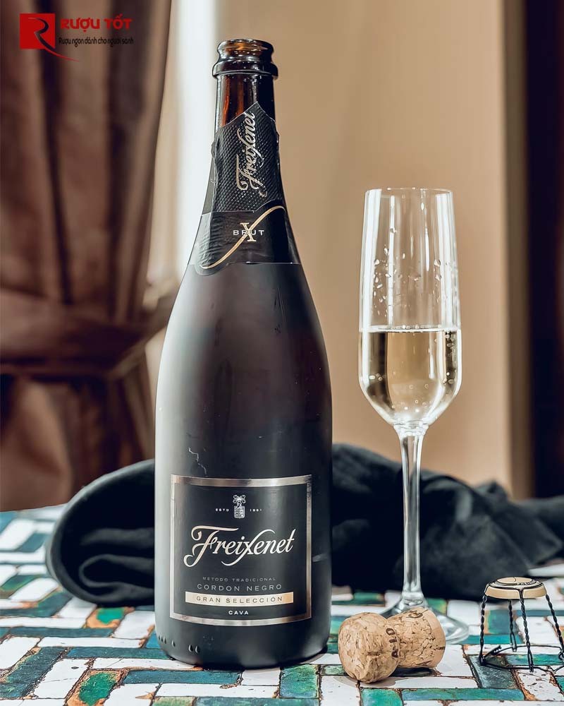 Rượu sâm banh Freixenet Cordon Negro Brut