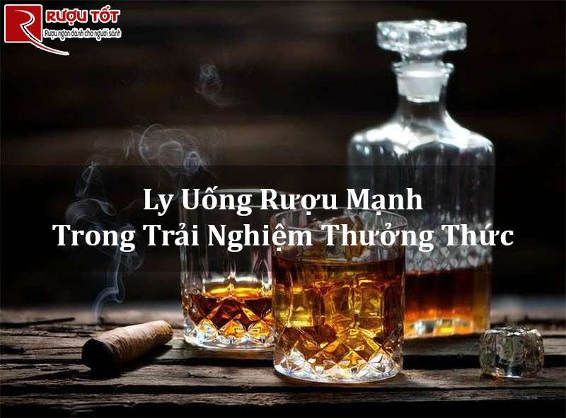 Ly uống rượu mạnh trong trải nghiệm thưởng thức