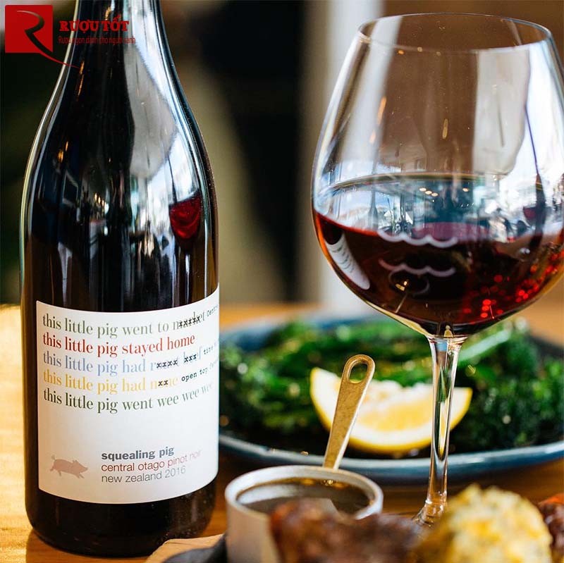 Rượu vang Squealing Pig Pinot Noir