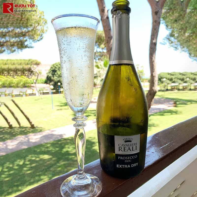 Rượu vang sủi Cavalieri Reali Prosecco