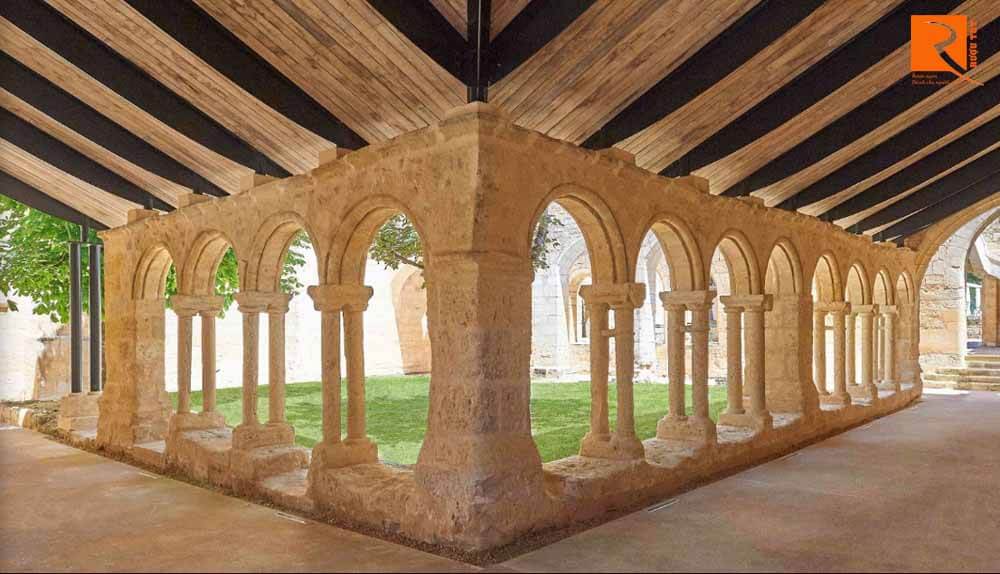 Ở trung tâm của làng Saint-Émilion, bạn sẽ tìm thấy Cloître des Cordeliers.