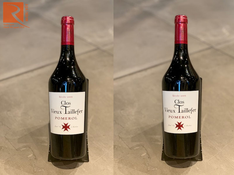 Clos Vieux Taillefer Wooden