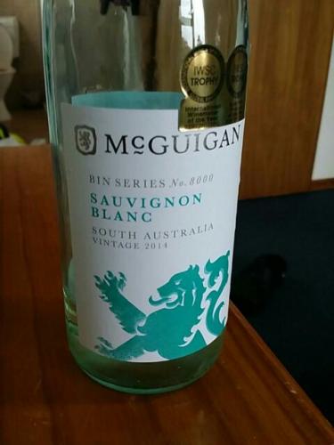 Vang Úc McGuigan Bin 8000 Sauvignon Blanc